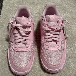 Nike Women's Lace Pattern Pink Sneakers